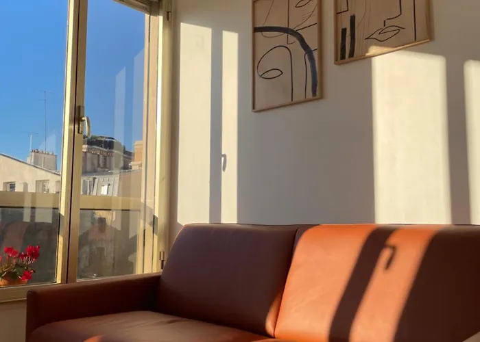 Sweet House In Paris